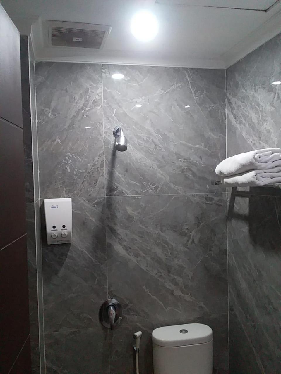 Laxston Hotel Yogyakarta Exterior foto